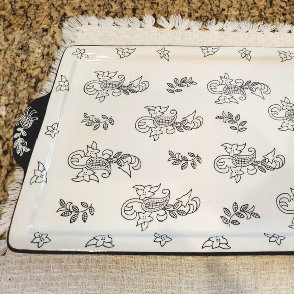 Baum Stoneware Black and Cream Color Paisley Serving Tray With Handles - Picture 3 of 4